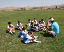 Grassroots Futbolun bug�n� ve gelece�i �zerine teorik altyap�