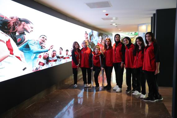 Orjinal boyutlar� i�in t�klay�n�z