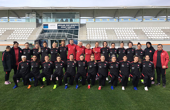 Kadın A Milli Takımımız, Slovakya maçlarının hazırlıklarına devam  ediyor