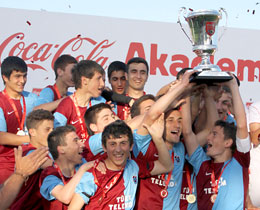 Coca Cola Akademi U16 Ligi şampiyonu Trabzonspor