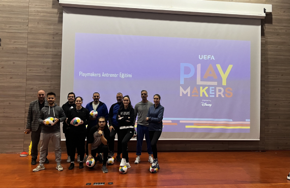 UEFA Playmakers Program'nda Antrenr Adaylarnn Eitimleri Balad