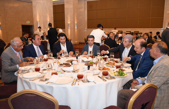Bakan Demirren'den futbol ailesine iftar yemei