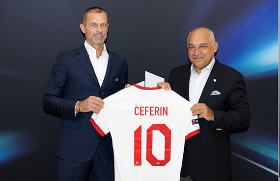 Bakan Mehmet Bykeki, Helsinki'de UEFA Bakan Ceferin ile bir araya geldi