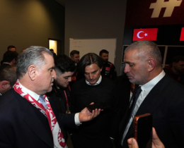 Cumhurba�kan�m�z Erdo�an�dan A Mill� Tak�m�m�za Tebrik Telefonu