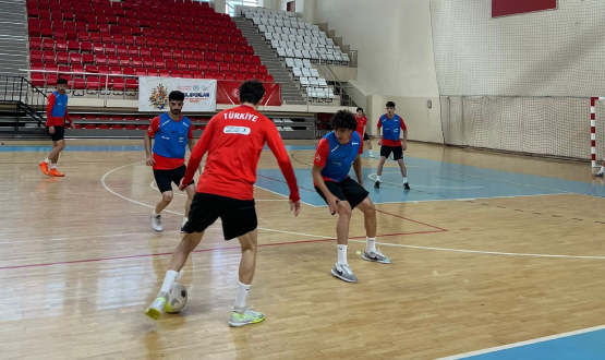 Futsal Mill Takmlarnn Ortak Kamp Tamamland