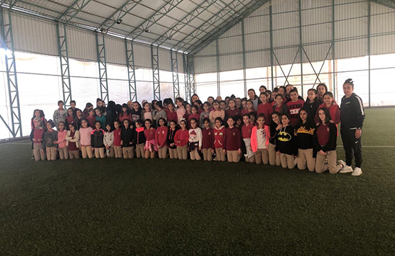 Kadn Futbolu Gelitirme Projesi'nde saha almalar balad