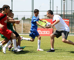 Emre Ak, Erzurum Futbol Kyn ziyaret etti