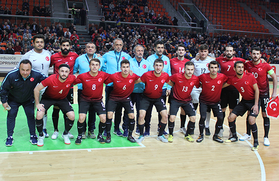 Futsal Milli Takm'nn hazrlk kamp aday kadrosu akland