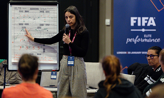 Nazl� Ceylan Demirba�, FIFA Elit Antren�r E�itimi Program�'na Kat�ld�
