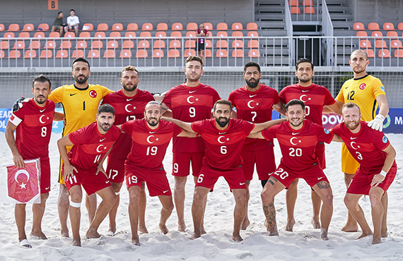 Plaj Futbolu Milli Takm, Letonya'y 3-2 yendi
