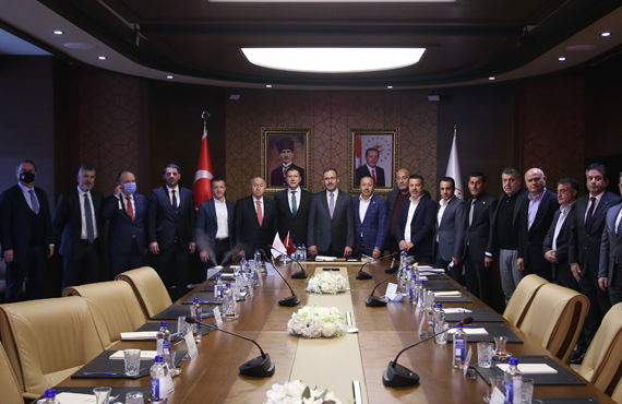 Bakan Kasapolu, TFF ile 2 ve 3. Lig Kulüpler Birlii'ni kabul etti