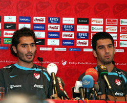 Hamit ve Arda basn toplants dzenledi