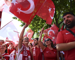 Taraftarlarmz EURO 2024 Cokusunu Hamburg Sokaklarnda Beraber Yaad