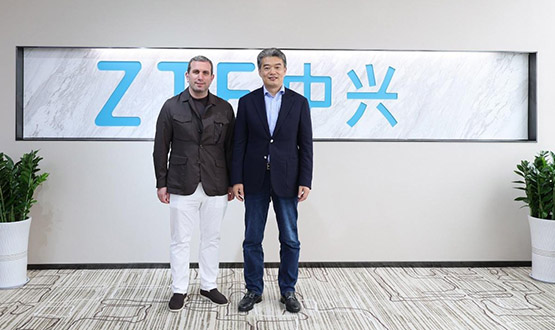 Abdullah Ayaz, �in'de Neta�/ZTE Genel Merkezi'ni Ziyaret Etti