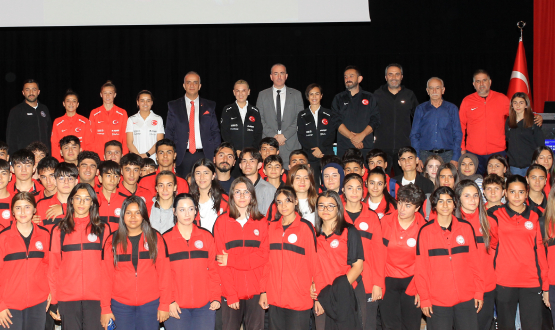 Kadn A Mill Takmmz, Erzincan niversitesi'nde Panele Katld