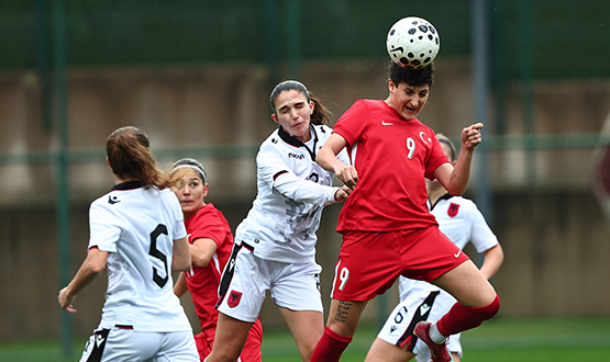 Kadn A Mill Takmmz, Arnavutluk'u 2-0 Yendi