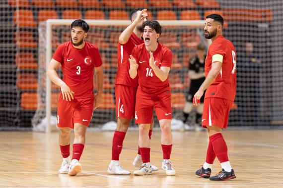 Orjinal boyutlar� i�in t�klay�n�z