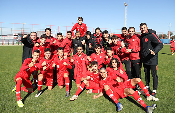 Turkey A and Spain reached the final in 20th Mercedes-Benz Aegean Cup