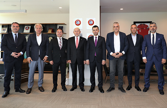Kulp bakanlarndan Nihat zdemir'e ziyaret
