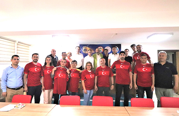 Adana da 'Biz Varz' dedi
