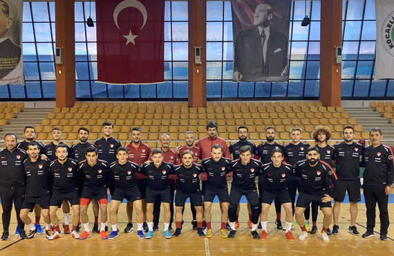 Futsal Milli Takm Yunanistan maçlarnn hazrlklarna devam ediyor<br ...