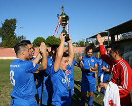 zel Sporcular Futbol Ligi Drtl Finalin ampiyonu Kocaeli Yaam Koluu