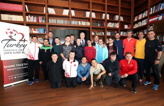zel Sporcular Futsal Milli Takm Riva kampn tamamlad
