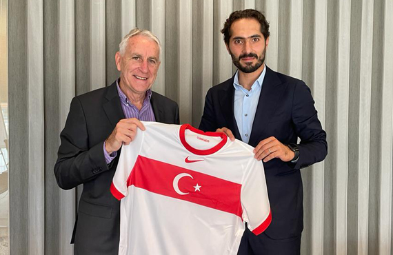 UEFA Antrenör Eitimcisi Peacock’tan Hamit Altntop’a ziyaret