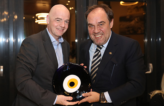Infantino'dan Bakan Demirren'e ziyaret