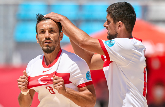 Plaj Futbolu Milli Takm, Kazakistan' 5-1 yendi