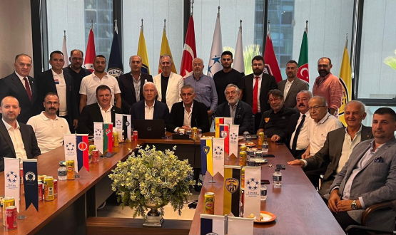 Bakan Hacosmanolu'ndan zmir Spor Kulpleri Birlii Vakf'na Ziyaret