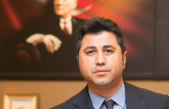 Ali zdoan, Ynetim Kurulu asl yesi oldu 