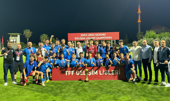 U17 Blgesel Geliim Ligi'nde ampiyon Sultanbeyli Belediye Spor