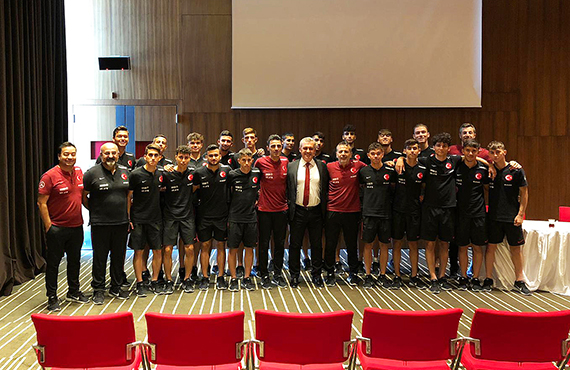 U17 Milli Takm'na deien oyun kurallar eitimi verildi