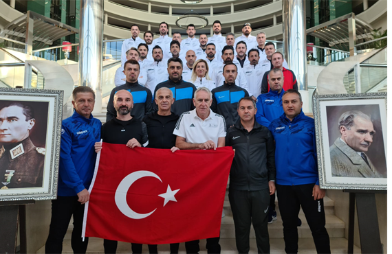 UEFA Pro Lisans Antrenör Eitim Program'nda Atatürk anld