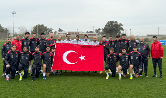 U18 Mill� Tak�m�m�z, �anakkale Zaferi'nin 111. Y�l�nda �ehitlerimizi And�