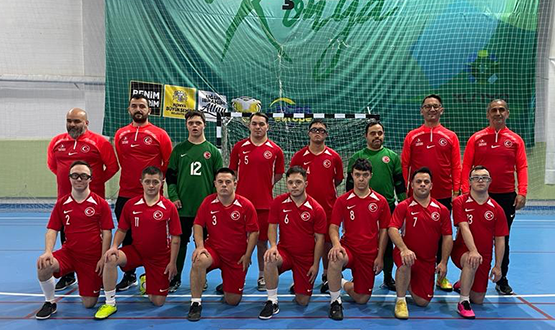 Down Sendromlu Futsal Milli Takmmz kinci Etap almalarna Konya'da Balad