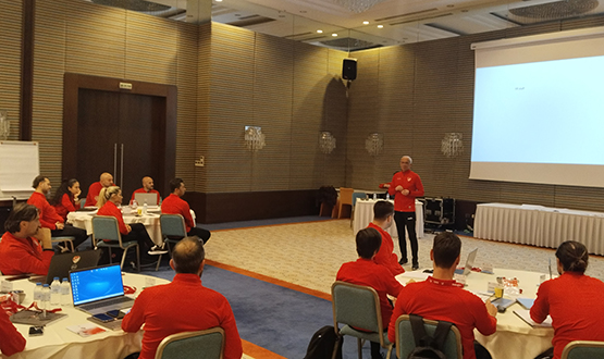 UEFA Antrenör Eitimcisinin Eitimi Program Antalya’da Balad