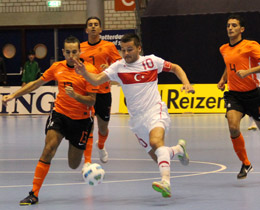Futsal Milli Takm, Hollandaya 7-2 yenildi
