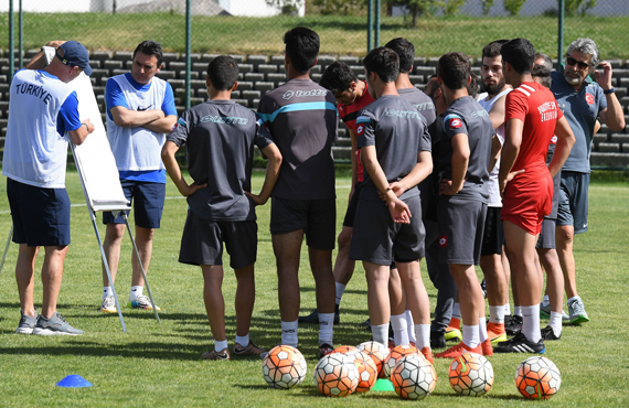 UEFA Pro Lisans Kursu'nun ilk etab tamamland
