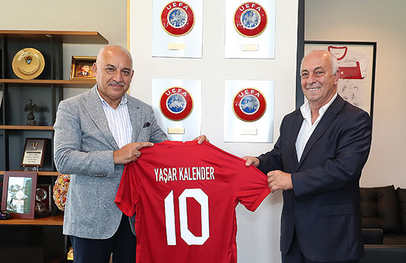 Kadn Futbol Kulüpler Birlii'nden Mehmet Büyükeki'ye ziyaret