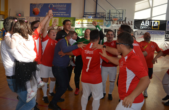 Down Sendromlular Futsal Milli Takm Avrupa ampiyonas'nda finale kald