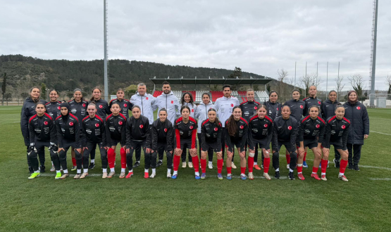 U17 K�z Mill� Tak�m�m�z, �ngiltere Kar��s�nda