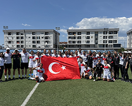 U16 K�z Mill� Tak�m�m�z, Karada�� 4-1 Ma�lup Ederek �ampiyon Oldu