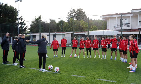 Kad�n A Mill� Tak�m�m�z, Slovenya Ma�lar� Haz�rl�klar�n� S�rd�rd�