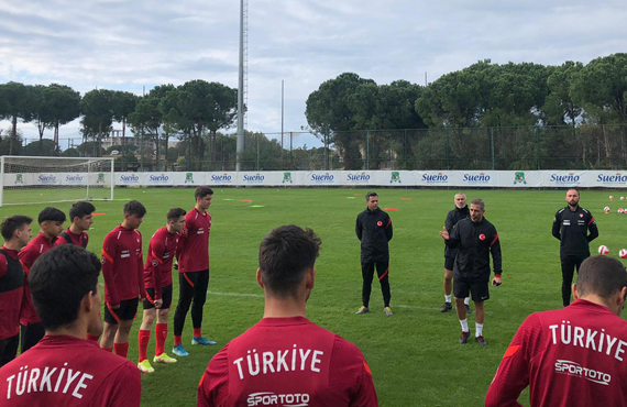 U17 Milli Takm, hazrlklarn Antalya'da srdryor