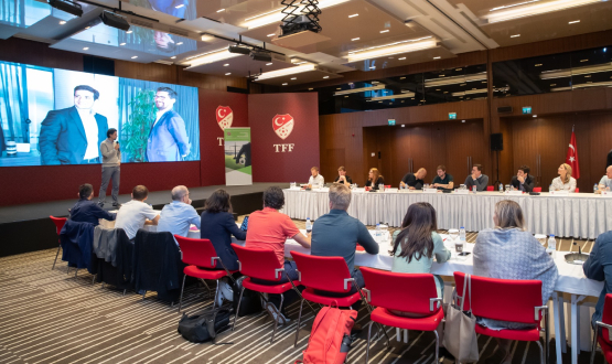 UEFA Futbol Hukuku Program 5. Modlnn lk Oturumu stanbul'da Yapld