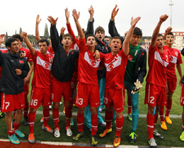 U16 Millilerimiz, Mercedes-Benz Ege Kupasnda finale ykseldi