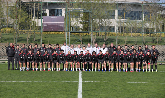 Kad�n A Mill� Tak�m�m�zda �svi�re Ma�lar�n�n Haz�rl�klar� S�r�yor