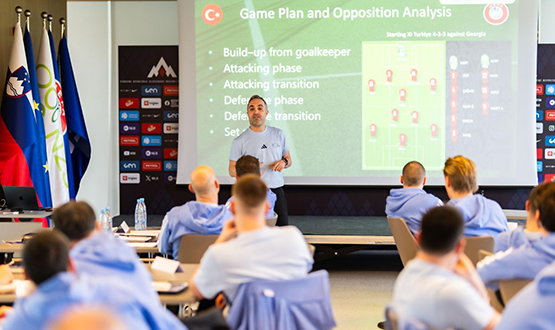 Emre Aydemir, UEFA Ma� ve Performans Analizi E�itimi Program�na Kat�ld�